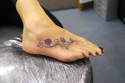  rose and vines foot tattoo 