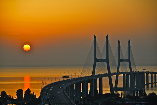 フリー画像|人工風景|橋の風景|夕日/夕焼け/夕暮れ|橙色/オレンジ|ポルトガル風景|フリー素材|