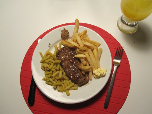 Steak-frites with yellow beans, Orangina