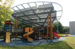 為台北歐洲學校兒童遊戲區，由德國政府補助的太空飛梭計畫，茂暘能源在兒童遊戲區加裝太陽能板，既可以發電也可以遮陽。