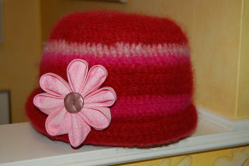 The Pink Kanzashi and the Red Hat that shrunk