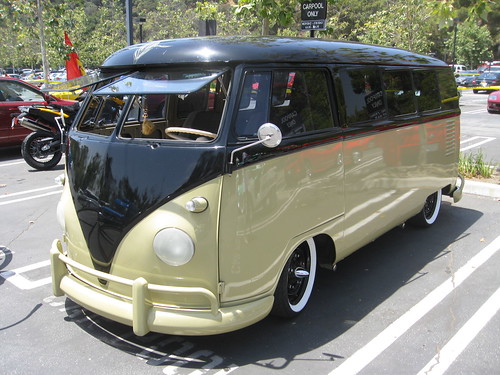 VW Custom Bus