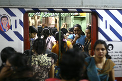 Bombay suburban train, busy women coach - Scalino / On The Road Again - Flickr
