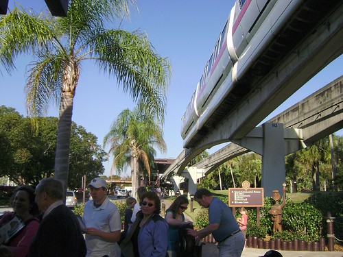 monorail walt disney world map. Disney#39;s Polynesian Resort amp; monorail, Walt Disney World #39;09 - www.