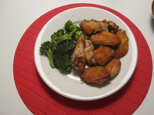 Chicken wings, broccoli, yogourt dipping sauce 