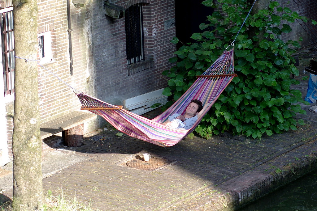 dad and baby in hammock, Utrecht