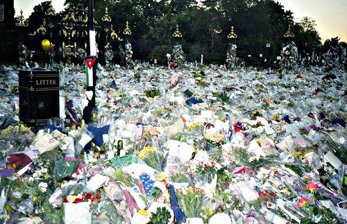 pictures of princess diana funeral. Flowers for Princess Diana#39;s