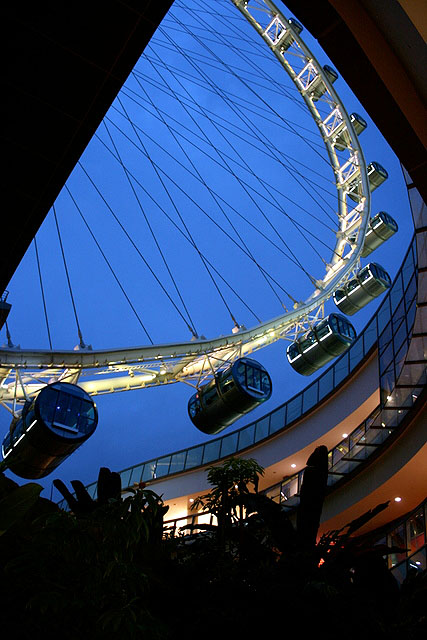 Singapore Flyer - capsules up close are nice and silvery