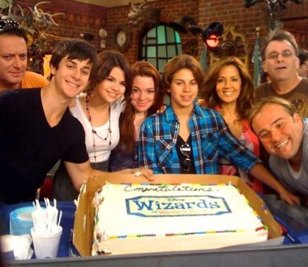 David Henrie,Selena Gomez,Jennifer Stone,Jake T. Austin, Maria Canals Barrera, David Deluise-The Wizards Of Waverly Place; by __kisses to my bitches.