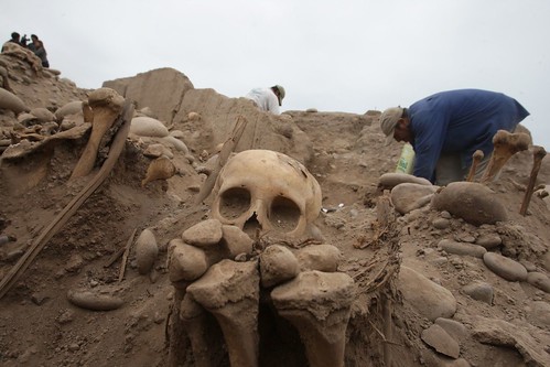 Archaeologists discover pre-Inca cemetery at the Huaca Huantille in the district of Magdalena. Photo: ANDINA/Jack Ramón.