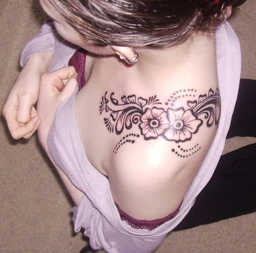Rose Tattoos Designs on Shoulder