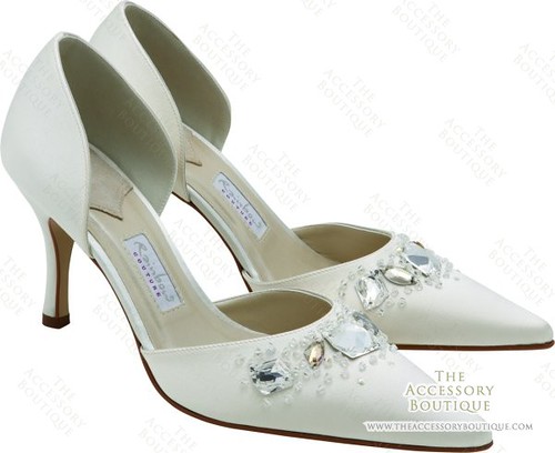 Bridal shoe by Rainbow Couture.