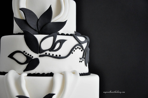 Black and White Wedding Model Cake