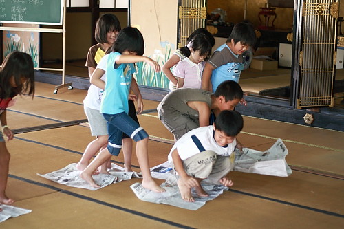 2009順光寺サマースクール　新聞島競争