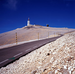 the road up the Ventoux (by: Andreina Schoeberlein, creative commons license)