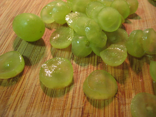 sliced green grapes