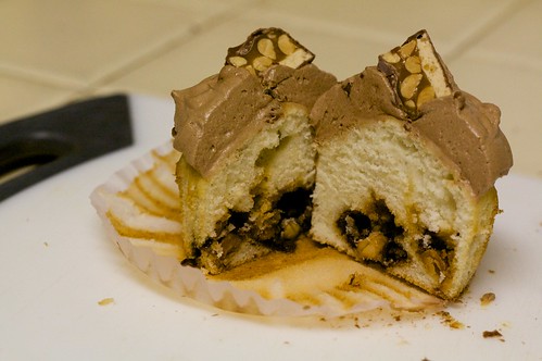 Snickers Cupcakes, Inside