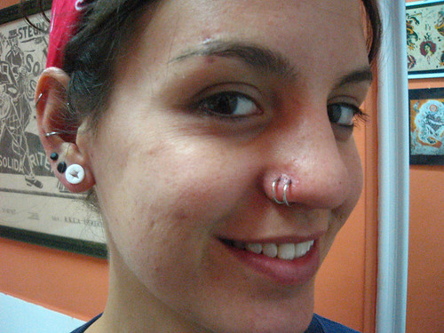  Doble piercing nariz Pupa tattoo Granada 