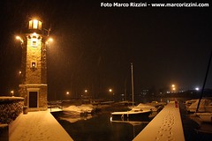 Porto di Desenzano del Garda con neve