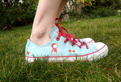 little red~ my new converse!!