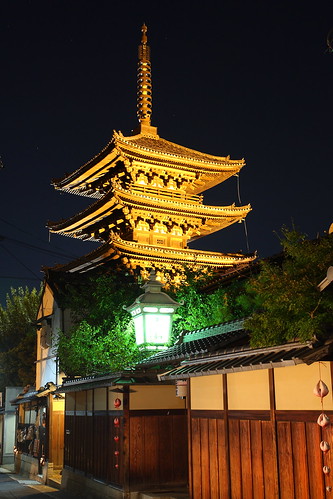 Pagoda of Yasaka in Kyoto by kamomebird.