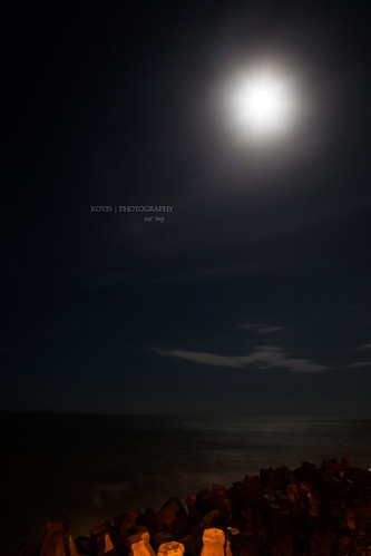 月映幽藍 / Moon night, by the sea