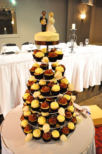 Chocolate brown and cream wedding cupcakes