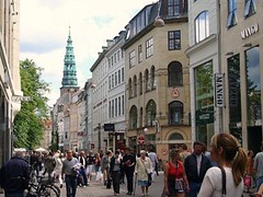and another view of Copenhagen's Stroget (by: Miguel Bernas, creative commons license)