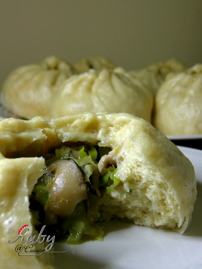 steamed bread with zucchini and mushroom