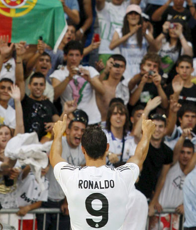 Cristiano Ronaldo saluta i tifosi by Calcio Better.