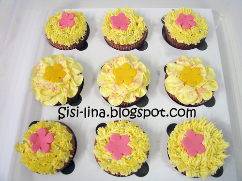 yellow cupcake