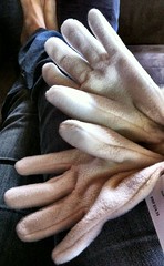 Gloves for capacitative screens