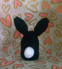 bunny black (back-hearts bg)