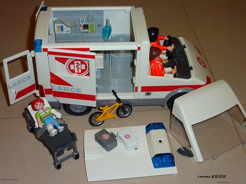 Playmobil 救護車 pic 3