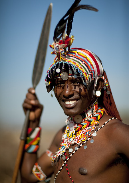 Фотографии Эрика Лафорга Samburu warrior with beaded ornaments holding a spear - Kenya