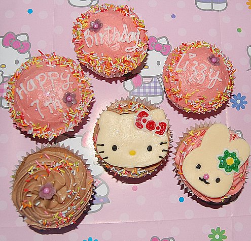 Hello Kitty cupcakes! Happy B-day Lizzy!