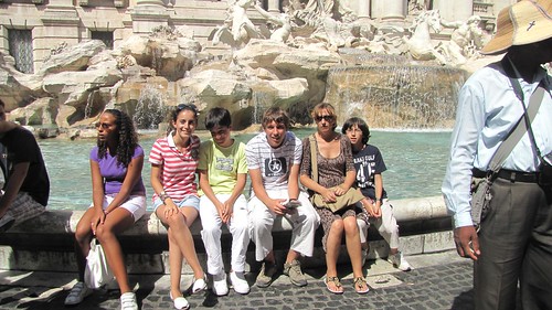 La delegació andorrana a la Fontana di Trevi...