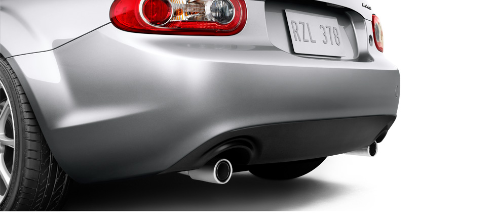 Mazda MX-5 dual exhaust outlets, chrome tips