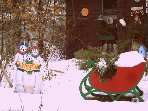 vintage sleigh and snowmen