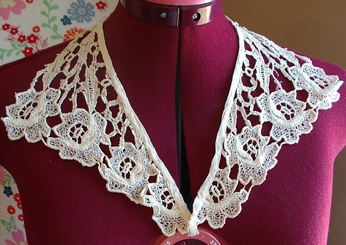 machine lace collar vintage