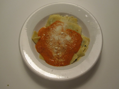 Spinach and cheese raviolis with rosé sauce adn Parmesan