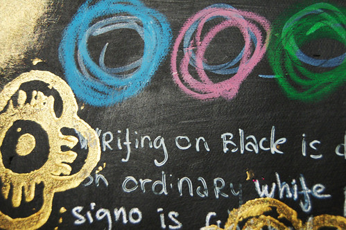 Detail: crayon cirkles on black (Copyright Hanna Andersson)