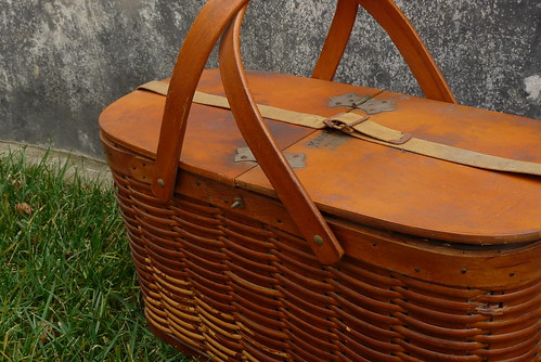 mama's new old picnic basket