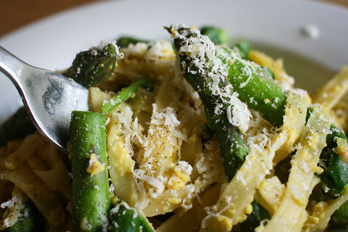 Pasta with egg, asparagus and truffle oil