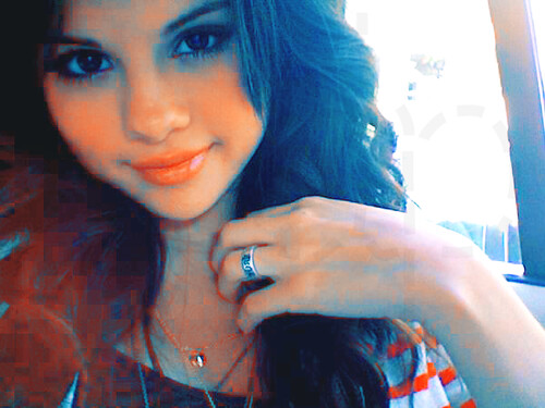 Selena Gomez's purity ring. "true love waits" true dat. haha comment if youh 