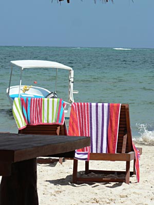 2 chaises longues devant la mer au PMT.jpg