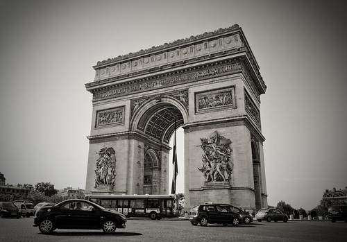  フリー画像| 人工風景| 建造物/建築物| 凱旋門| エトワール凱旋門| 門/ゲート| フランス風景| パリ| モノクロ写真|   フリー素材| 