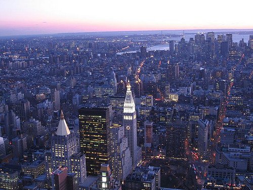 Manhattan skyline, from Empire State Building (by: Mike Lee, creative commons license)