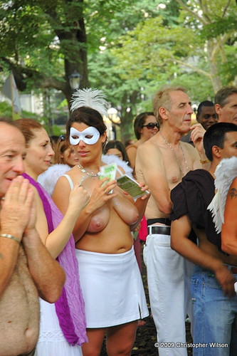  : central, circle, go, columbus, topless, national, nudity, breasts, new, public, nycrollas, 2009, city, park, day, york