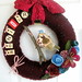 Burgundy Bonjour Yarn Wreath por KnockKnocking